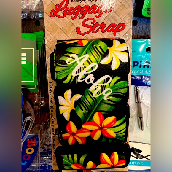 NWT luggage strap Hawaiian style. - Picture 1 of 1